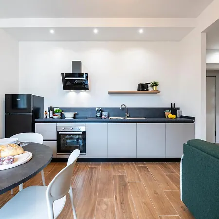 S.m.n-centro Bf48 Luxury Living With Balcony Apartment *
